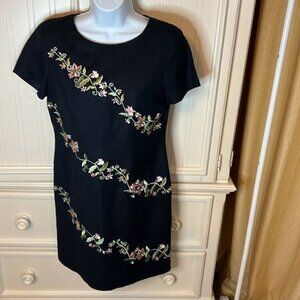 Karin Stevens Petites Women’s dress size 8 navy blue straight sheath embroidered